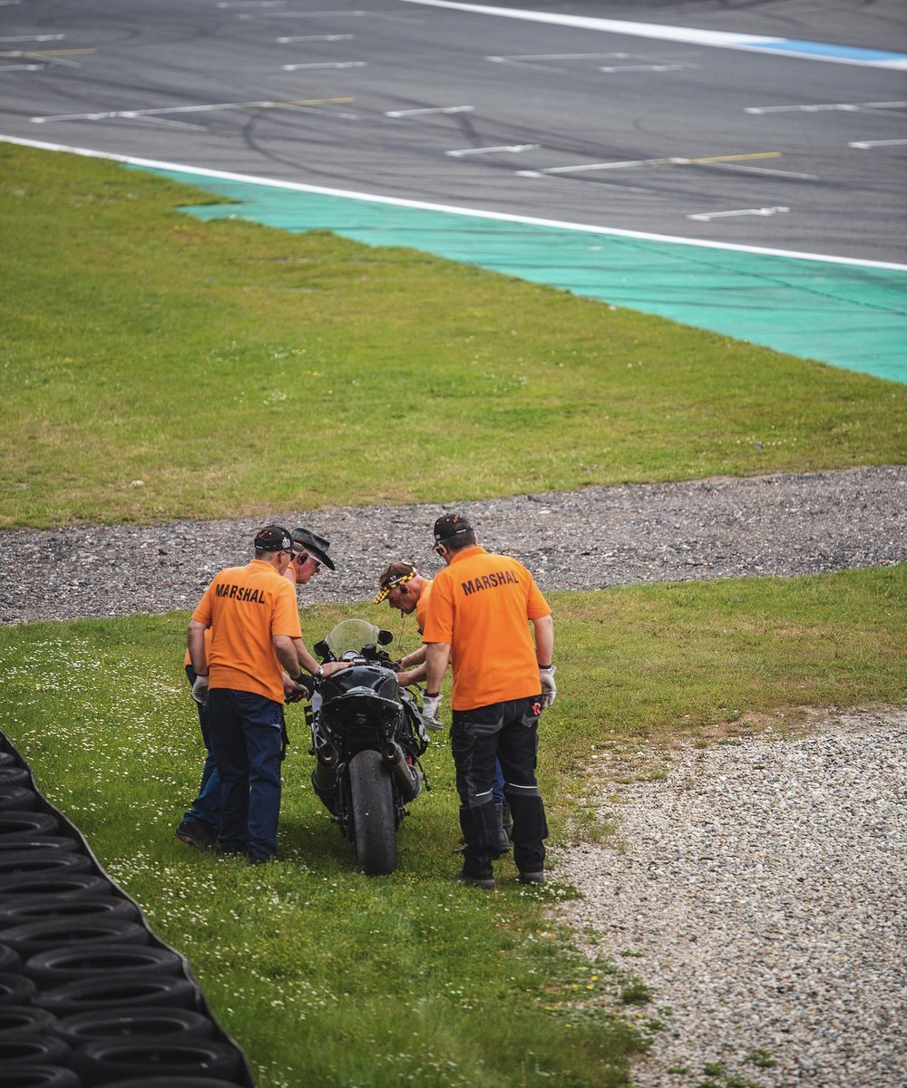 ttcircuitassen's tweet photo. Vrijwilligers op het TT Circuit Assen, de mannen en vrouwen die alle evenementen mogelijk maken! Wil jij ook official worden? Dat kan! Meer info: https://t.co/UiR4mpqlUv #TTAssen https://t.co/SwLhRVpTs1