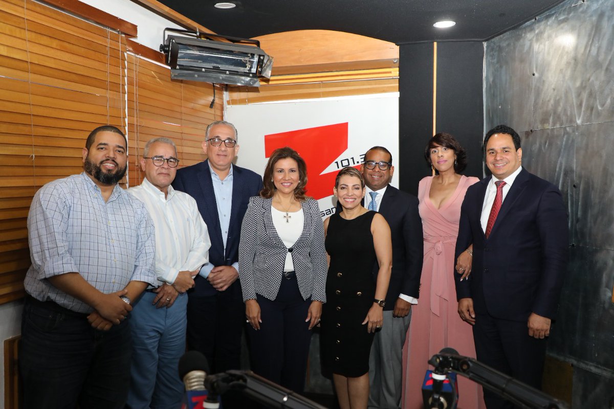 najibchahede's tweet photo. Hoy tuvimos una interesante entrevista en "El Gobierno de la Mañana" con @margaritacdf aspirante a la nominación presidencial por el @PLDenlinea
@z101digital @AnibalDiputado @rosendotavarez @FFELIPEROMERO @JLMendoza_ @mcondec https://t.co/Kxuq0Aeaph