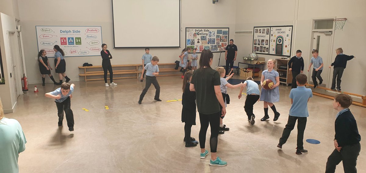 MoveWellFG's tweet photo. Today we kicked off the #MoveWellFeelGood #mentalhealth practical workshops with the amazing Y4 pupils from @DelphSide. They learned about FMS &amp; key psychosocial skills for #physicalactivity, &amp; even taught each other! Brilliant engagement from everyone👏
@LJMUPAEx @edgehill_HRI https://t.co/mA9NE0wWmo