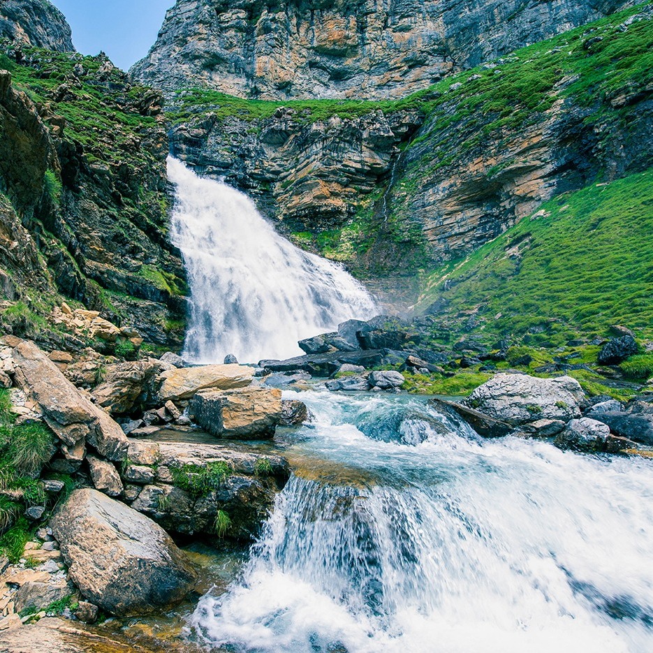 Huesca_LaMagia's tweet photo. El pleno Parque Nacional de Ordesa y Monte Perdido, nos adentramos en el espectacular #CircodeSoaso 💚 donde descansa la más grande, la más 🔝 de las cascadas, la cascada Cola de Caballo! 😮🙌💧

#huescalamagia #ordesa #naturelovers #wonderfulplaces #huesca #vacaciones https://t.co/0L6inHAjdh