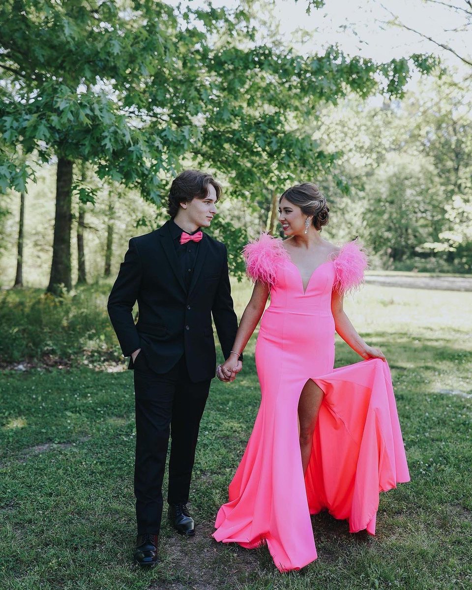 ASHLEYlaurenME's tweet photo. feathers are always a must! β¨ππ -- Style 11101
πΈ: @_briannagb
#ASHLEYlauren #TEAMfabulous #dress #fashion #prom #prom2022 #promgoals #promdress #promdresses #promseason #stylish https://t.co/DrzPsoXWG0