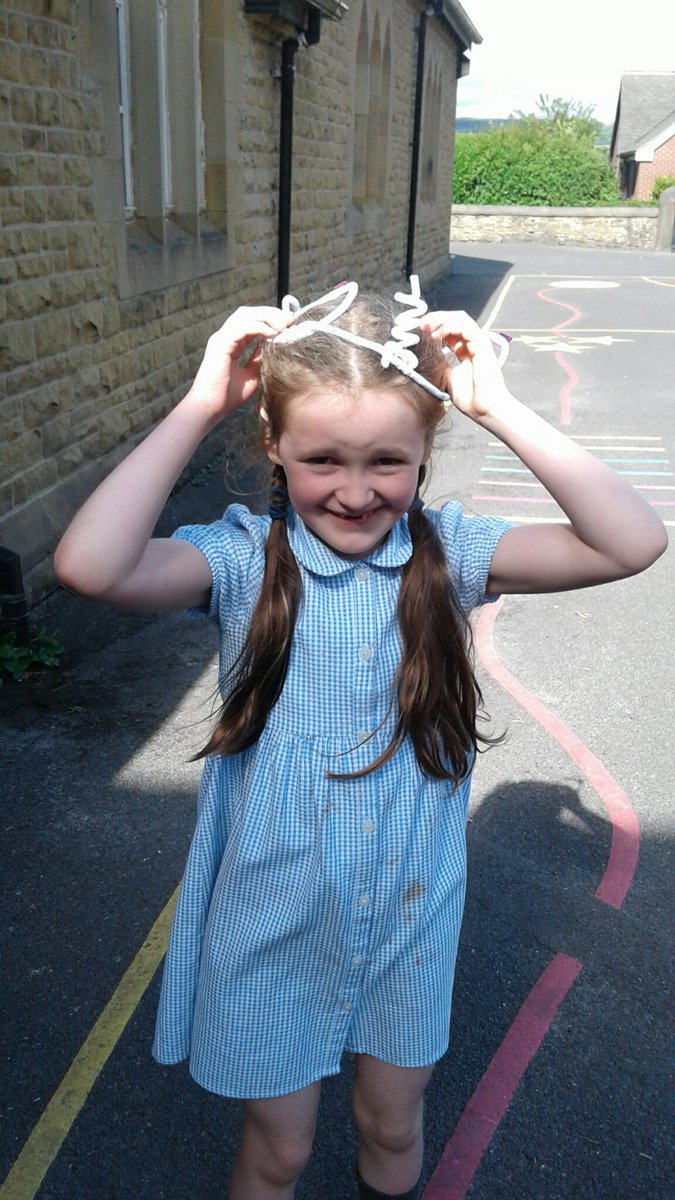 ArcNewburgh's tweet photo. Jubilee crowns. #creatingshapes #ARCNewfamily https://t.co/tGcJbNuNIu