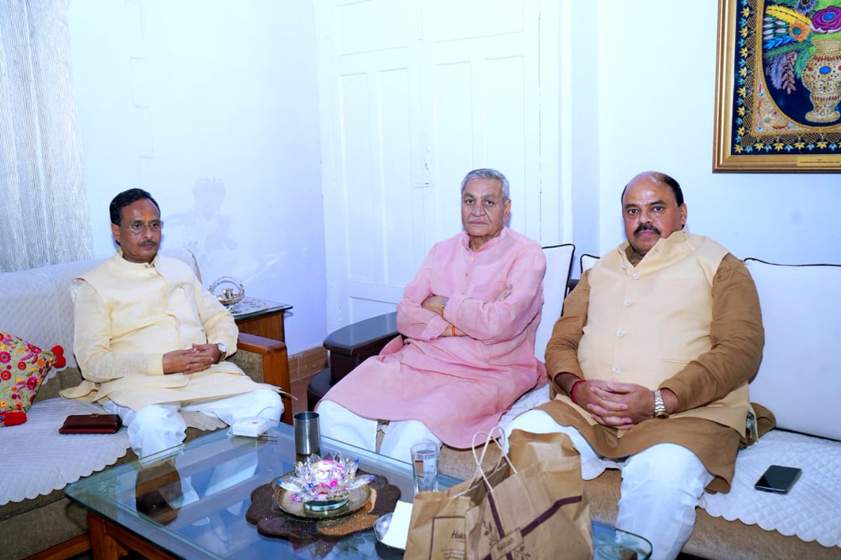 ncbjp_laxmi's tweet photo. बड़े मंगलवार के पावन अवसर पर उत्तर प्रदेश सरकार के पूर्व उप मुख्यमंत्री माननीय श्री @drdineshbjp जी के आवास पर आयोजित विशाल भंडारा में सम्मिलित होकर स���कट मोचन श्री हनुमान जी महाराज का आशीर्वाद प्राप्त किया। https://t.co/N8layrrdDe