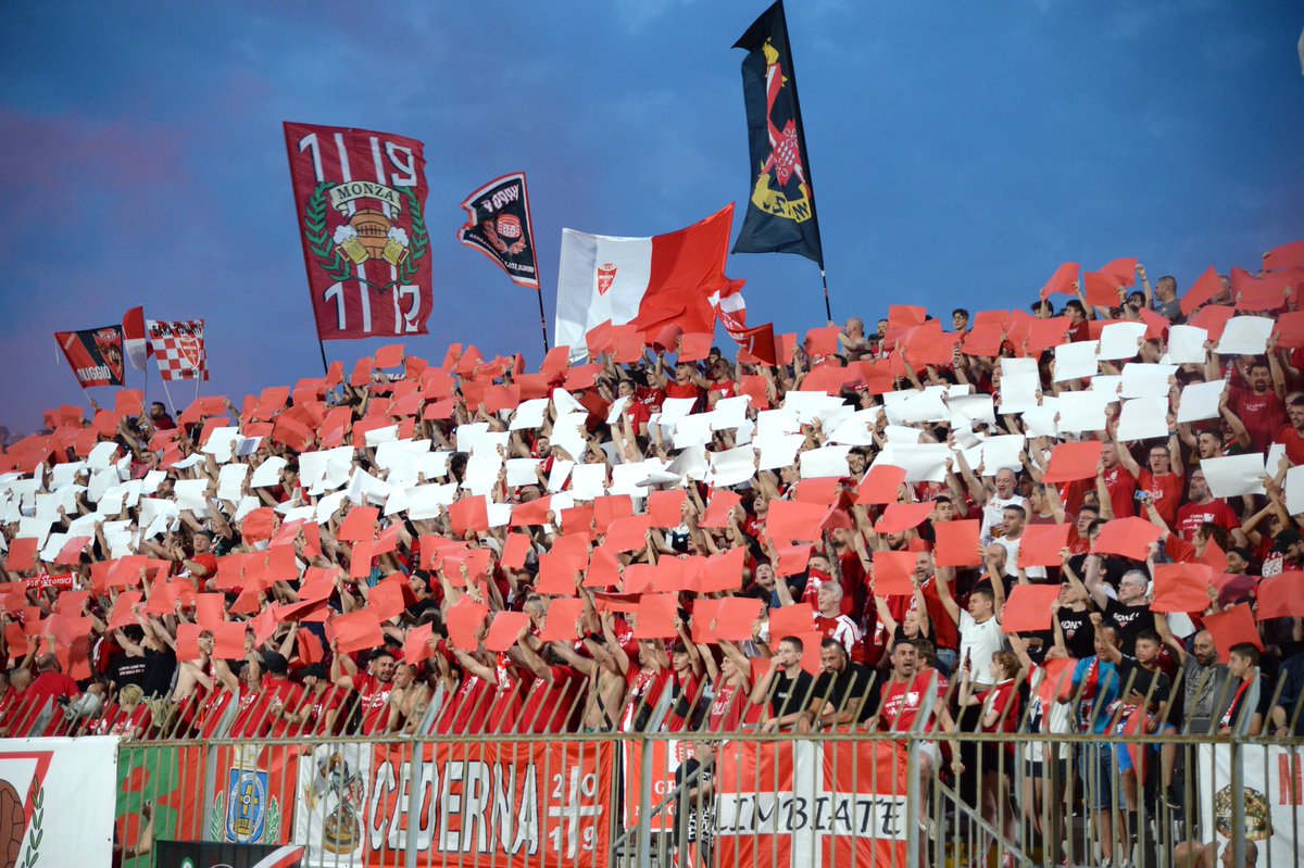ACMonza's tweet photo. VERSO IL SOLD OUT 🔥⚪️🔴
Ultimi 1000 posti rimasti in Curva Nord! 🏟 Tagga chi non ha ancora preso il biglietto 😤👇
#acmonza #monza #MonPis https://t.co/r3lrTgaIdc