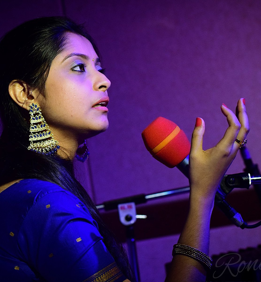 Sangita_sings's tweet photo. Recording for #viewcy events ..... details are coming soon...stay tuned 🎵🎵.... https://t.co/0xOPQ6sreI