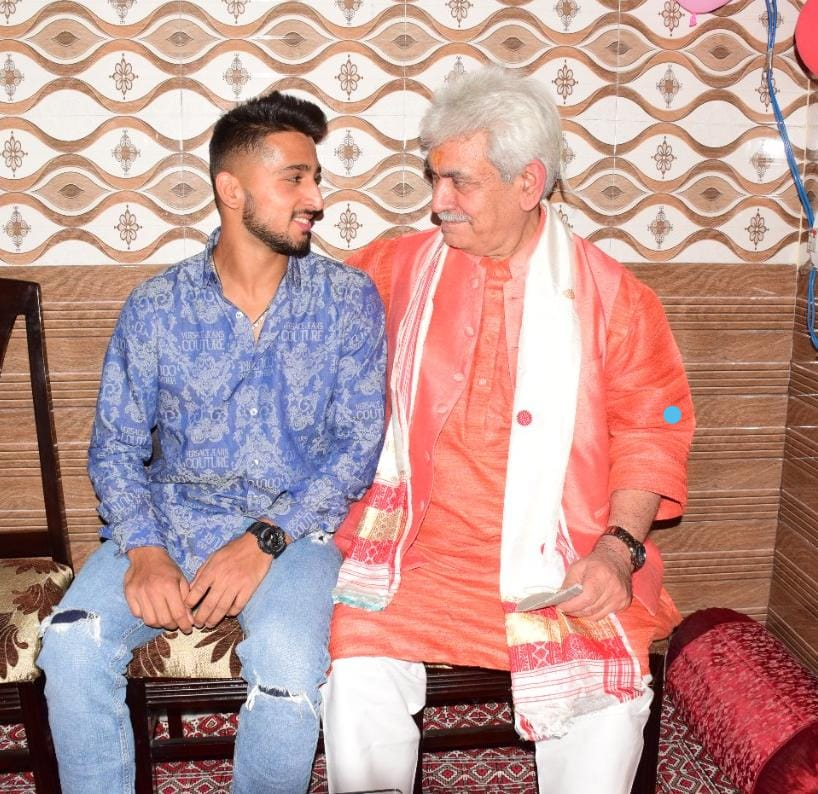 ANI's tweet photo. J&amp;K | Lieutenant Governor Manoj Sinha met Indian Cricketer Umran Malik and his family and congratulated him on getting selected in Team India. https://t.co/j8ZgUp7Ztk
