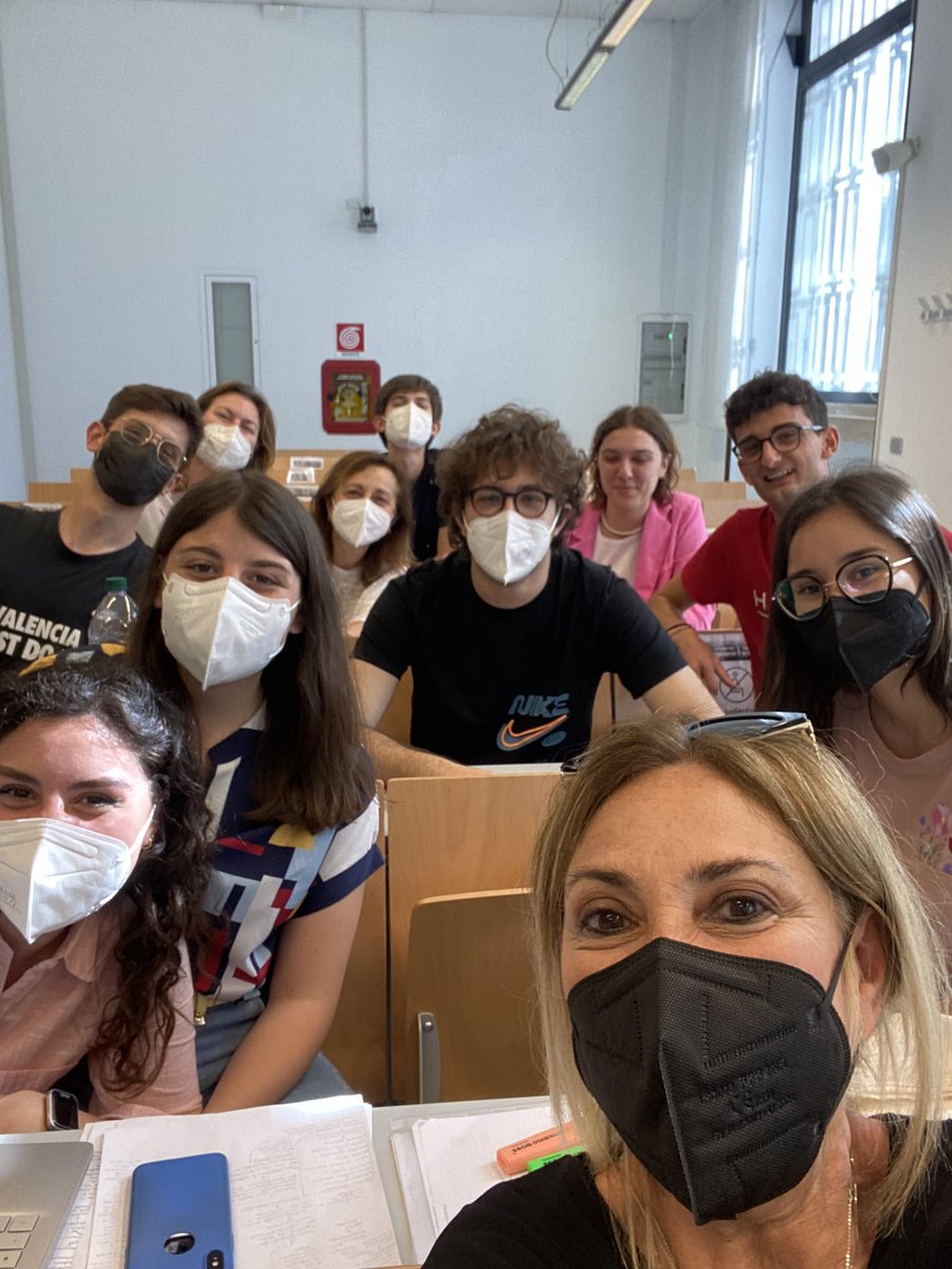 serramg_'s tweet photo. Oggi in università: parlare ai futuri medici di Ambiente e Salute è un’occasione per informare imperdibile. I giovani sono i semi del futuro bisogna averne cura #Isde #mediciperlambiente #noinquinamento #nocombustibilifossili #nopesticidi #cambiamenticlimatici #università https://t.co/woWMQkTQgh