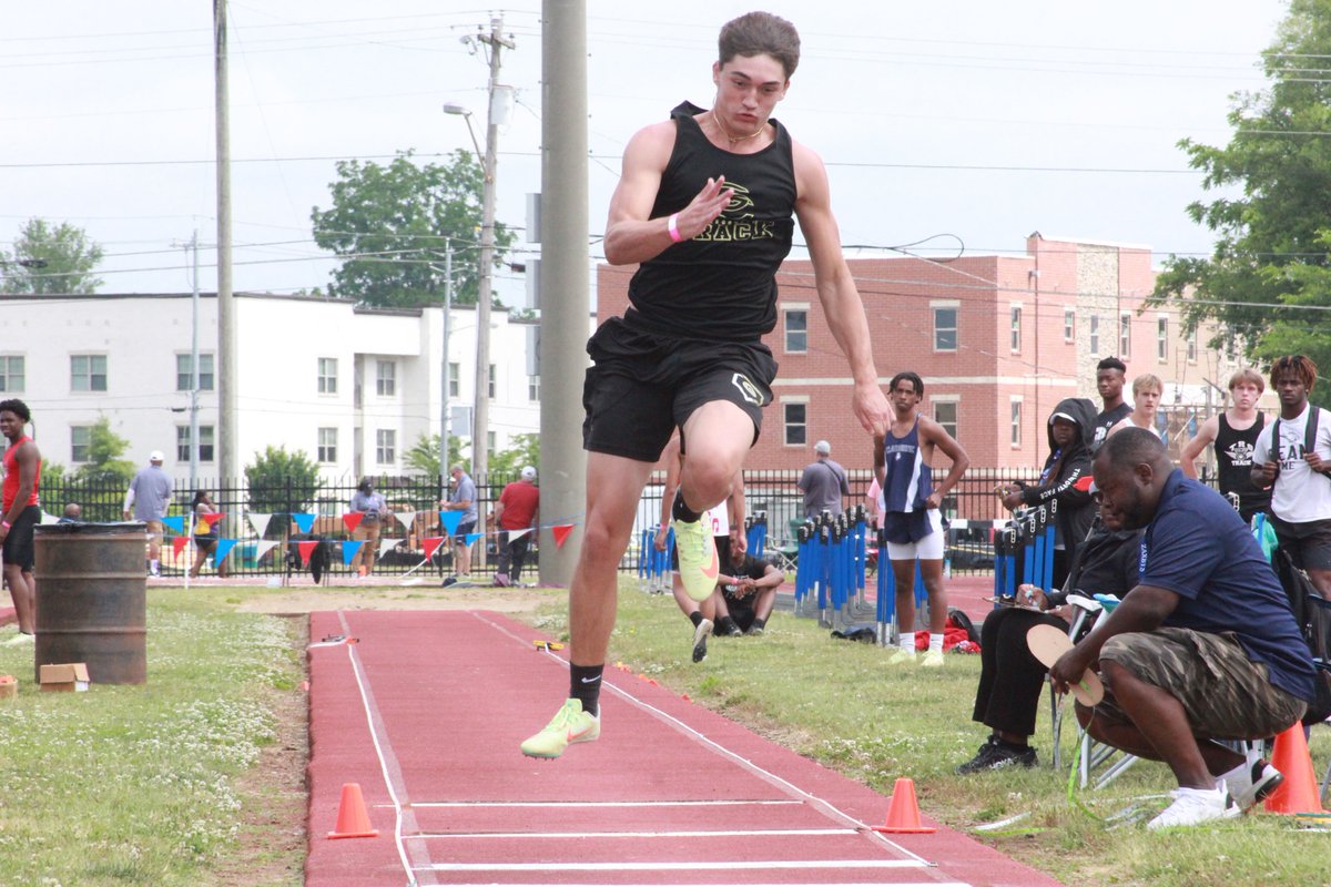 PCSportspage's tweet photo. Saving his best jump for last (41 feet, 2.5 inches), Giles County junior Reed Owens took home the silver medal in the Class AA Triple Jump this morning at #SpringFling2022.

🥈🥈🥈 https://t.co/anIbPlhdxj