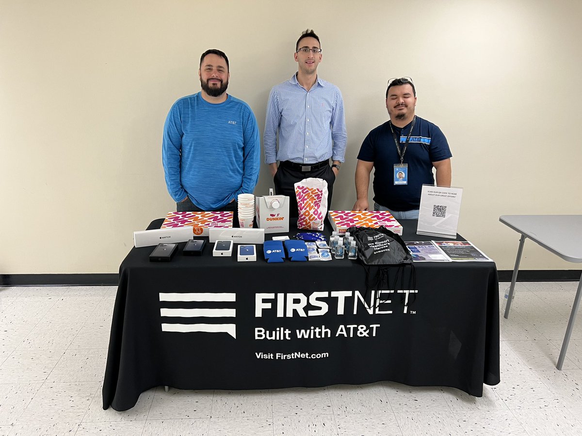 Following back up with our friends at  @CityofBptCT to spread the word about @FirstNet and the benefits of it for their personal devices! #LIGHTITUP
#sERve1st
#OurNE
#FirstNet
#FirstResponders
@TheRealOurNE @D_Zargos @Mikecav23 @keroninc @MarcBenavides7 @firas_smadi @RubenS0to