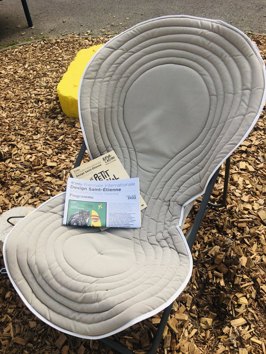 #Revalorisationtextile
Les étudiants de l’Ecole Supérieure de Design et Métiers d’Art d’Auvergne (SDMAA) ont conçu quinze chiliennes originales ! ⛱ <a href="/sergeferrari/">Serge Ferrari</a> <a href="/LafumaMobilier/">LAFUMA MOBILIER</a>
A découvrir jusqu’au 31 juillet à la <a href="/BiennaleDesign/">Biennale Internationale Design de Saint-Étienne</a>