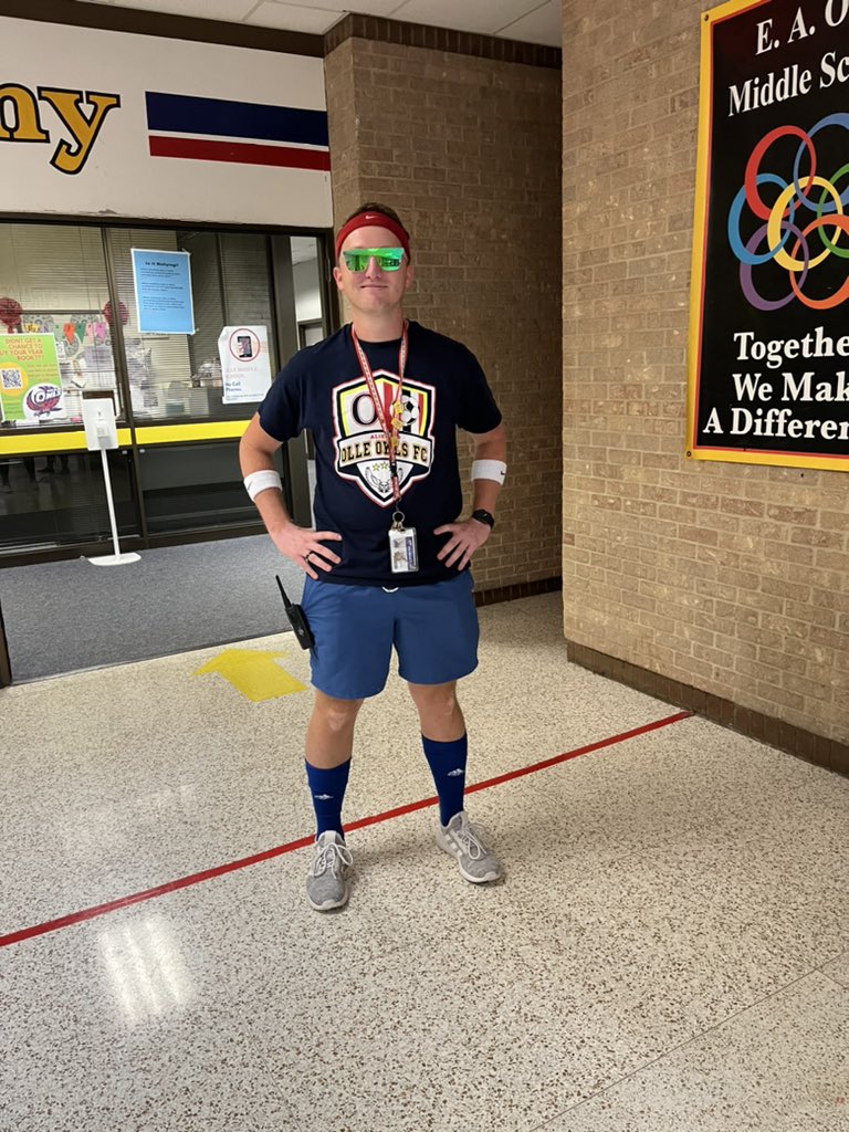 itsmeRoxyS's tweet photo. Field day spirit is on the air 😉@SkilesPrincipal https://t.co/bhgUEICHDJ