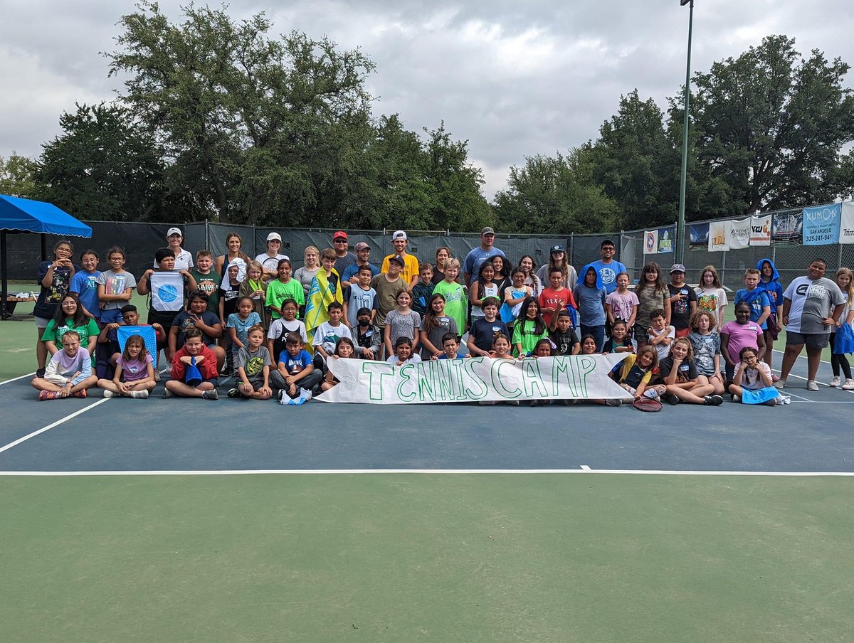 Belles_Tennis's tweet photo. Spent the morning with Glenmore Elementary! https://t.co/eG7fMHhVzI