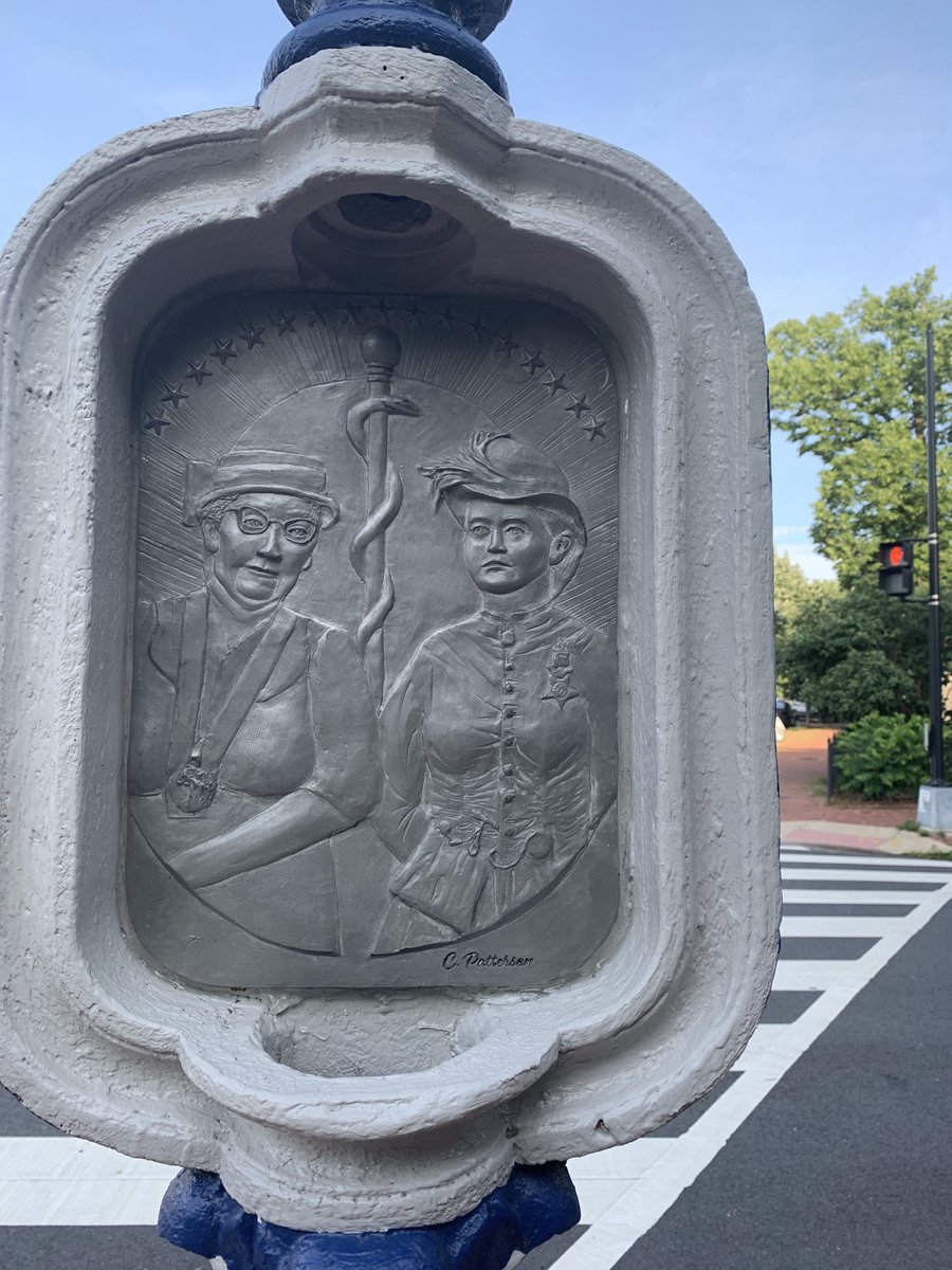 Anyone know these women at 7th and Mass NE?  ⁦<a href="/theHillisHome/">The Hill is Home</a>⁩ ⁦<a href="/HillRagDC/">HillRag DC</a>⁩ ⁦<a href="/PoPville/">PoPville</a>⁩ ⁦<a href="/maustermuhle/">Martin Austermuhle</a>⁩ @callboxes