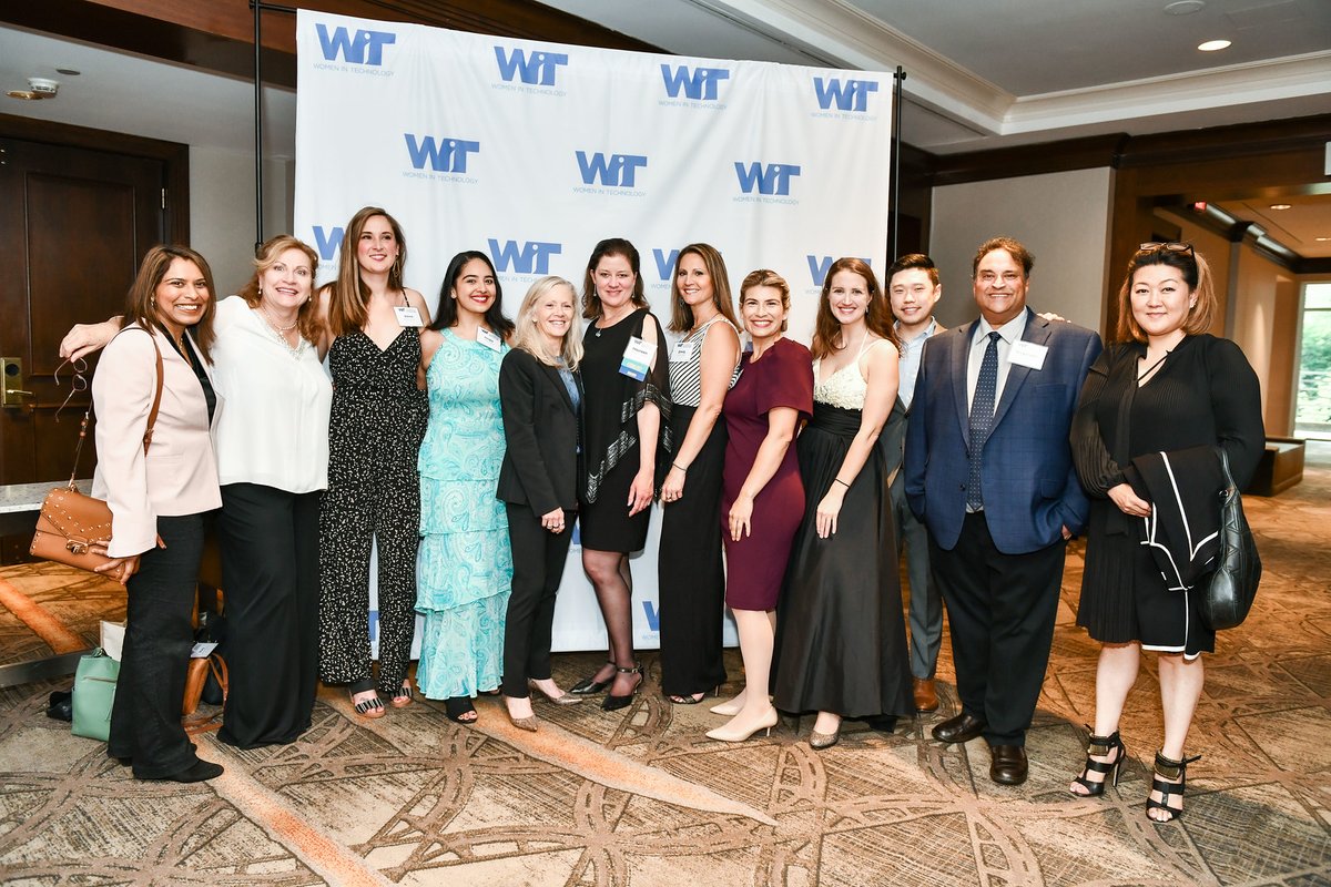 ScienceLogic's tweet photo. At @ScienceLogic, supporting the success of fellow ScienceLogicians is part of our culture! It is gratifying to see employees #CreateWow while having so much support from their colleagues. #LifeAtSL https://t.co/LpDeIzM9H3 https://t.co/bEMtyrtXf8
