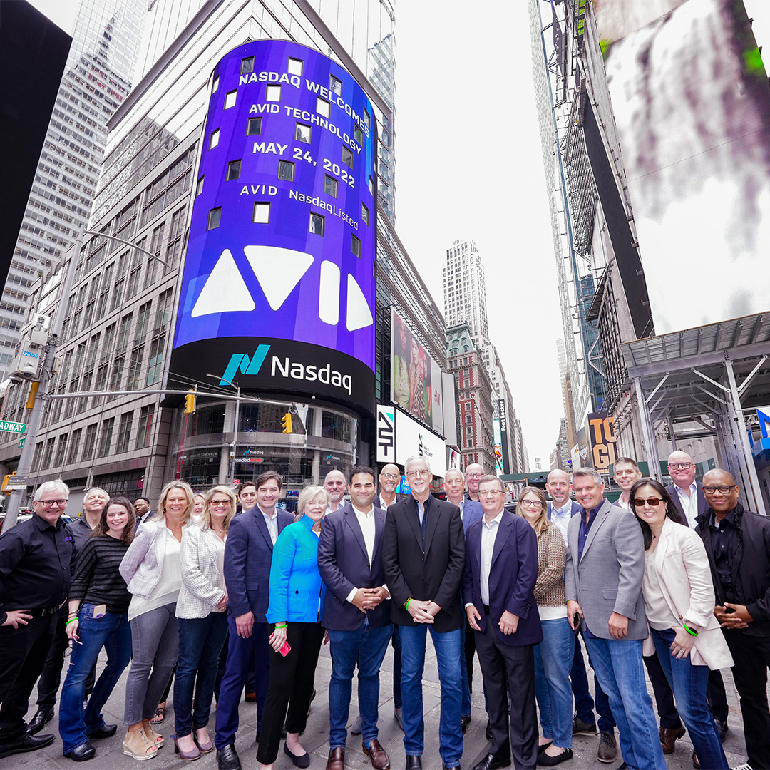 Avid's tweet photo. #TeamAvid’s passion for media creativity + legendary Times Square? Now that’s show business! 

▶️ https://t.co/0uXOud0HrA

#media #entertainment #nasdaq #openingbell #avid #avidinvestorday #investorday2022 #technology #timessquare #nasdaqlisted https://t.co/DBw1mRe5bw