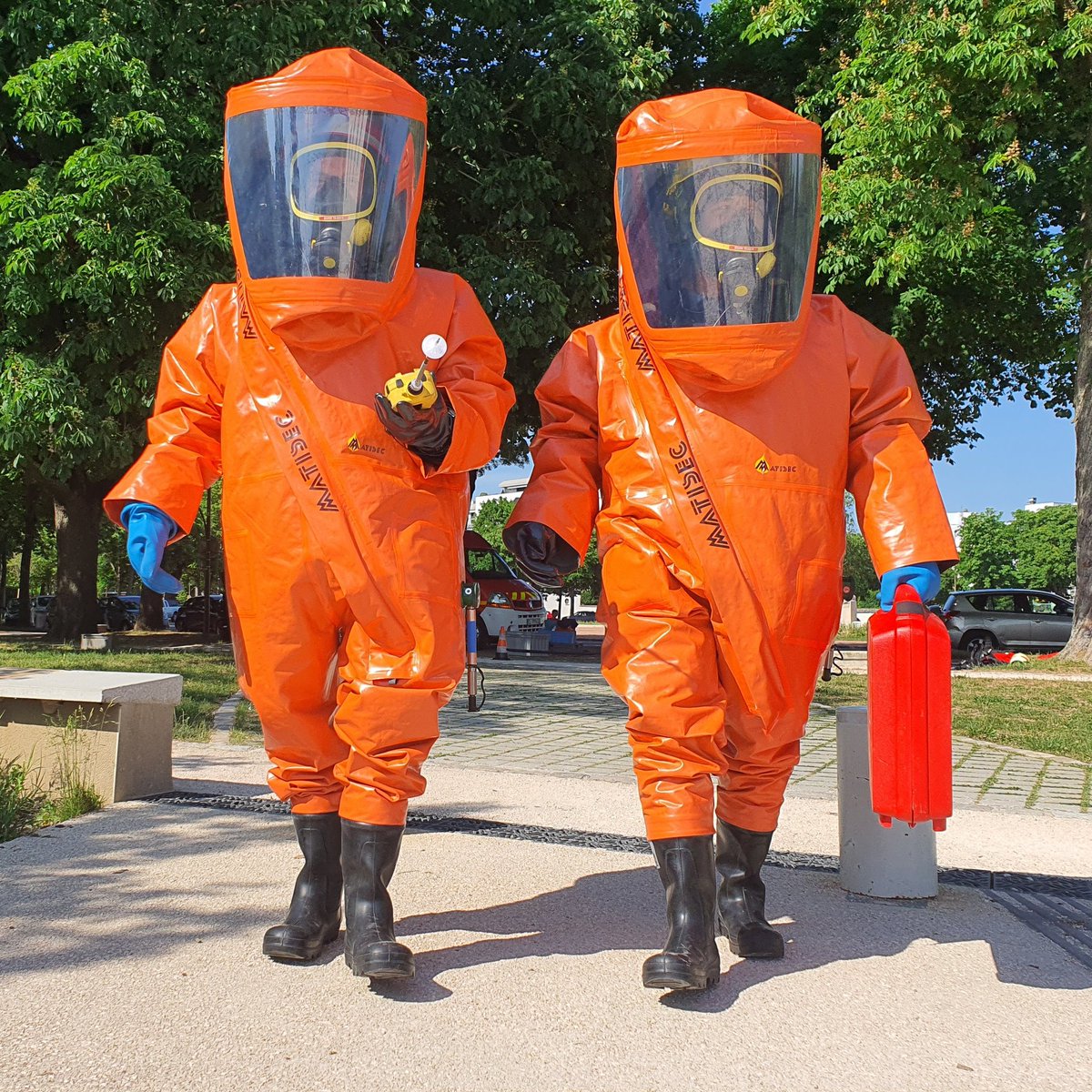 sdis21's tweet photo. 🧪 12 sapeurs-#pompiers professionnels du @sdis21 ont suivi une formation #RCH1.

Au programme :
🦠 connaissance des risques chimiques et biologiques,
😷 choix et le port correct des EPI,
🌡 utilisation des matériels,
🚨 conduites à tenir face à un risque chimique/biologique. https://t.co/fFB1F29mwT