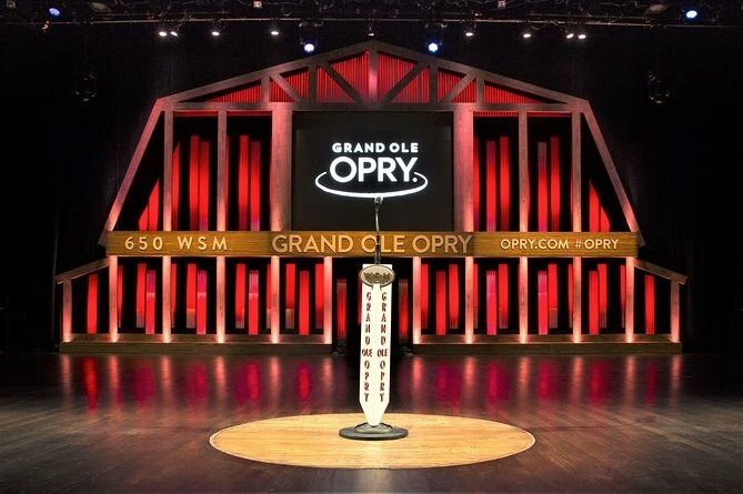 Stephen_Cochran's tweet photo. Honored, humbled and excited to walk the carpet tonight at the @opry as special guest to @DAVHQ  sponsored by @Humana https://t.co/nKZAwaV8qL