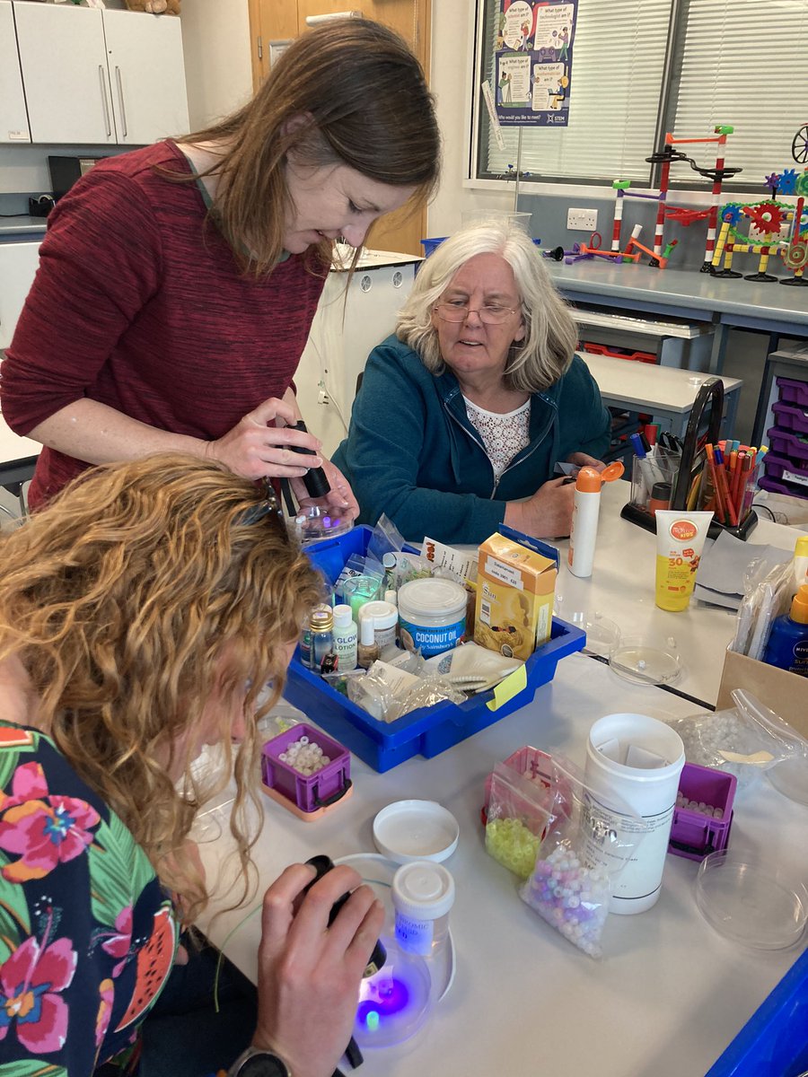 katesutton70's tweet photo. Great to be @STEMLearningUK today to share Careers knowledge and links @Farmer_Tom_UK @sw_farmer @ciecyork @CompleteCareer @ExplorifySchool @GreatSciShare @STEMAmbassadors @UoMSEERIH @SkypeScientist @PrimaryFutures #vetsforpets #bestbubbles #UVinvestigation https://t.co/QBEOwVx6Ur