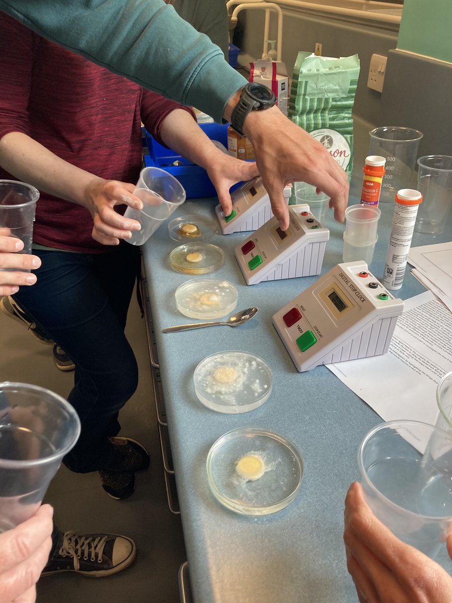 katesutton70's tweet photo. Great to be @STEMLearningUK today to share Careers knowledge and links @Farmer_Tom_UK @sw_farmer @ciecyork @CompleteCareer @ExplorifySchool @GreatSciShare @STEMAmbassadors @UoMSEERIH @SkypeScientist @PrimaryFutures #vetsforpets #bestbubbles #UVinvestigation https://t.co/QBEOwVx6Ur