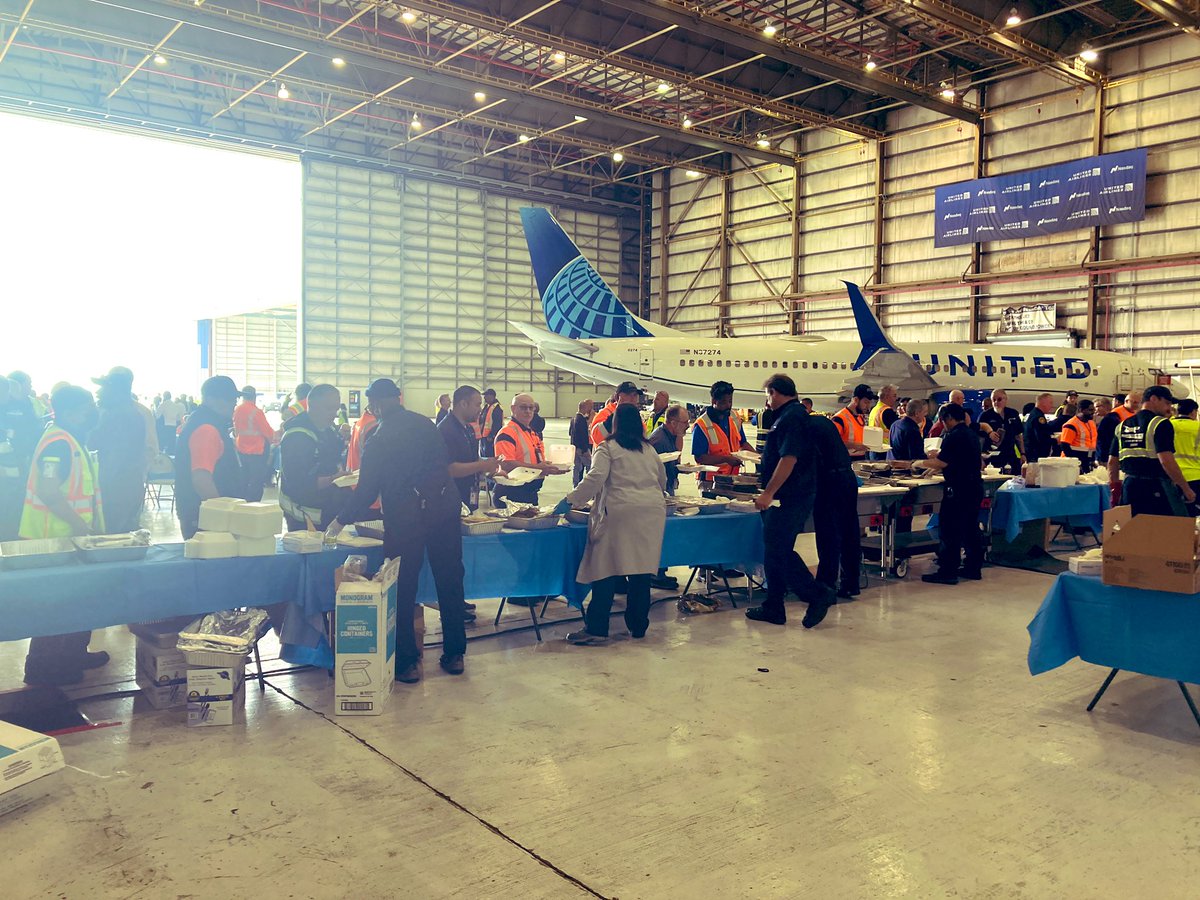 AMT day! Great day to celebrate and BBQ with the aircraft maintenance technicians @united EWR! They make it happen every single day! @weareunited @NormKopicko @rodney20148 @JMRoitman @UA_Ramp_Proud @csarkari @Rahman_UAL @MikeHannaUAL