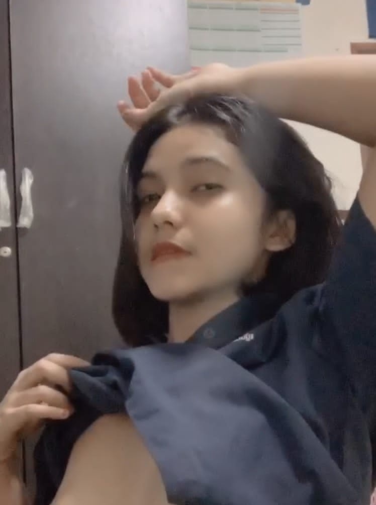 ApniVonia's tweet photo. Sepi banget, buka aja kali biar rame https://t.co/W97Yu1rr4y
