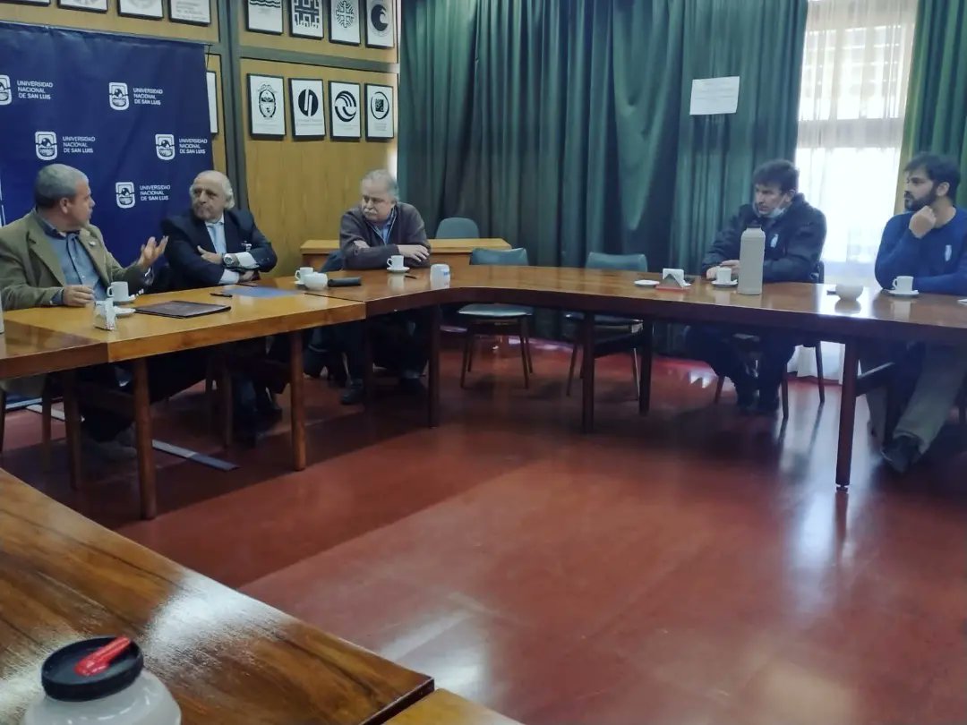 📌 Hoy el rector de la Universidad Nacional de San Luis (UNSL), Víctor Moriñigo, firmó un Convenio con la Junta de Historia de San Luis.

facebook.com/11059606703166…

#Rector #UNSL