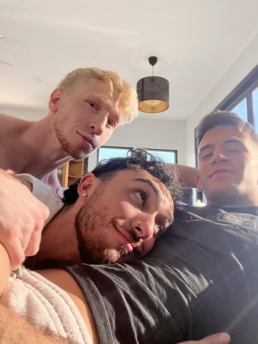 Go check what I just uploaded on Onlyfans 💙👨&zwj;👨&zwj;👦💙 https://t.co/rFEejco8Lc https://t.co/6rGREoWgVZ