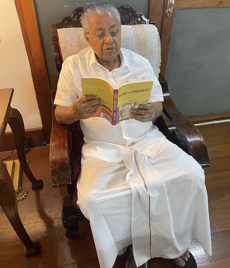 Sangita4eles's tweet image. OH MY GOODNESS!! Gods in Shackles book has now reached the hands of Kerala&apos;s Chief Minister, @pinarayivijayan  I&apos;m grateful to the person who gifted him my book. Let&apos;s hope that it&apos;ll bring forth changes and end elephant slavery behind the insidious veil of culture/ religion.
