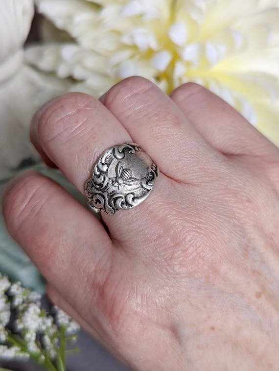 Spoon Ring, Bee Ring, Adjustable ring, Boho etsy.me/3wI8F0E #spoonring #silverring #beering #beejewelry #bohoring #thumbring @etsymktgtool