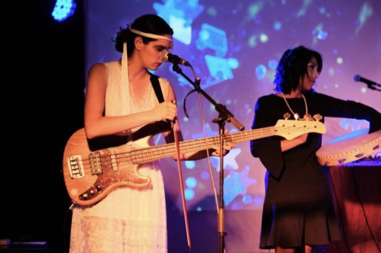 Algunas fotos de nuestro ⭐ Séance Poétique ⭐ durante la #SetmanadelaPoesia de #Barcelona.

Gracias Víctor Hondartzape por las fotos, a todxs lxs que habéis venido y al <a href="/CCElSortidor/">Centre Cívic El Sortidor</a> por el apoyo. 🥰
#bcnpoesia #poesiaexpandida #poesíaamplificada #spokenweird