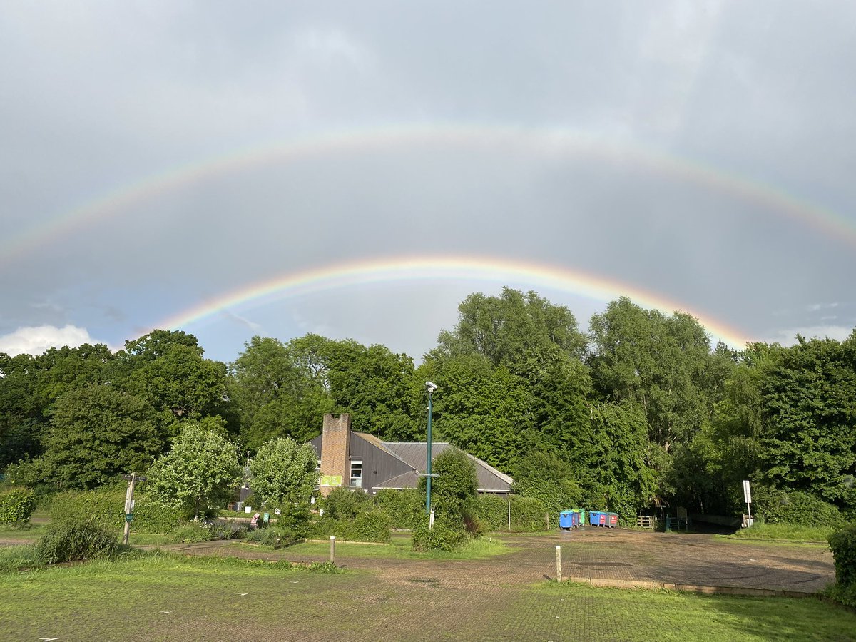 getoutmorerob's tweet photo. How many rainbows can you see? #lullingstone #kent #rainbow https://t.co/uAz06I8TJg