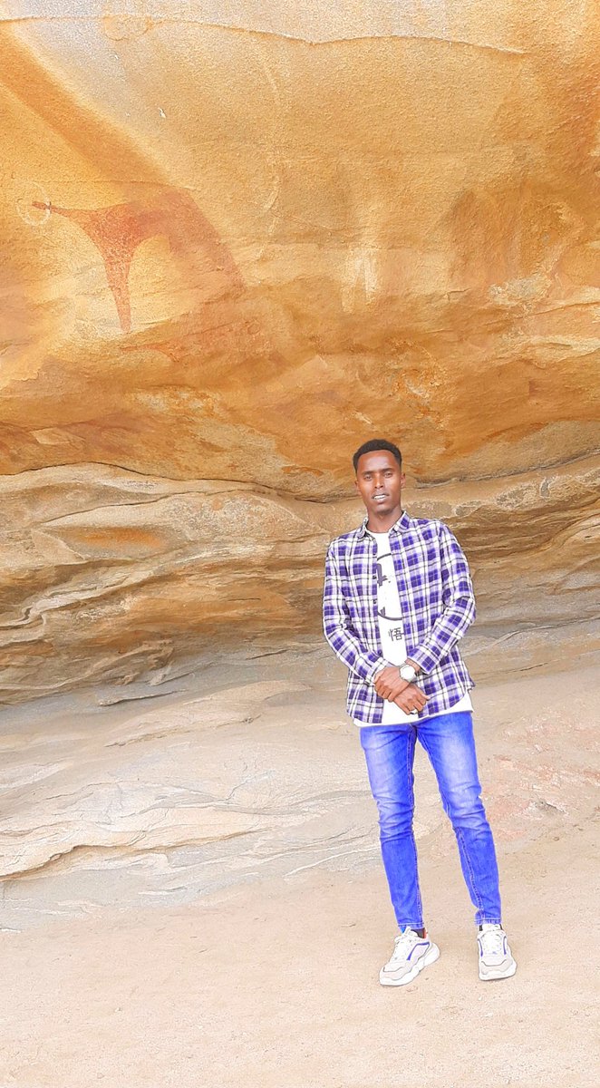 IbrahimBaaGeY's tweet photo. Sometimes you feel wonder  how the Westerners worked by focused on the special archeological sites in our country.
this is #LaasGeel where it's rock art is estimated to date somewhere around circa 18,000 BC or 20,000 years ago.
#Westerntrips #for #SomalilandRegions.
#Tourist. https://t.co/3aER8V6Led