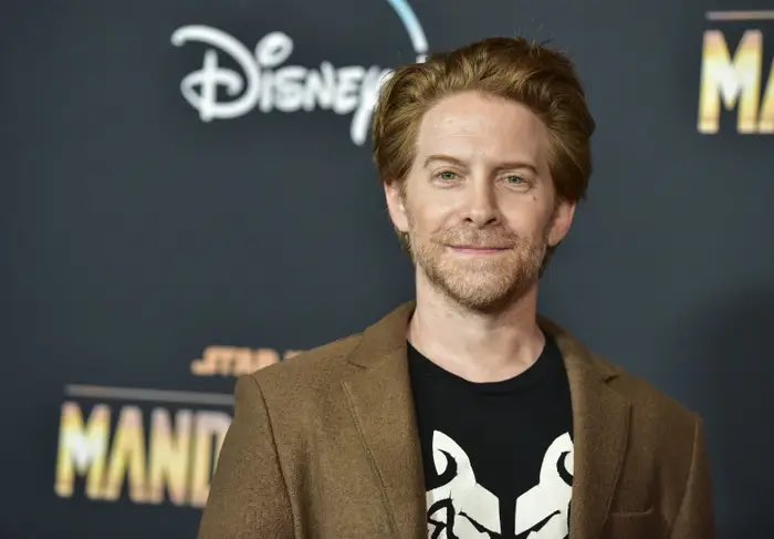 Seth Green’s Bored Ape NFT, which was set to star in its own animated show, was stolen through a phishing scam.

Green no longer owns the commercial rights to the NFT and thus the show cannot move forward.

🔗: buzzfeednews.com/article/sarahe…