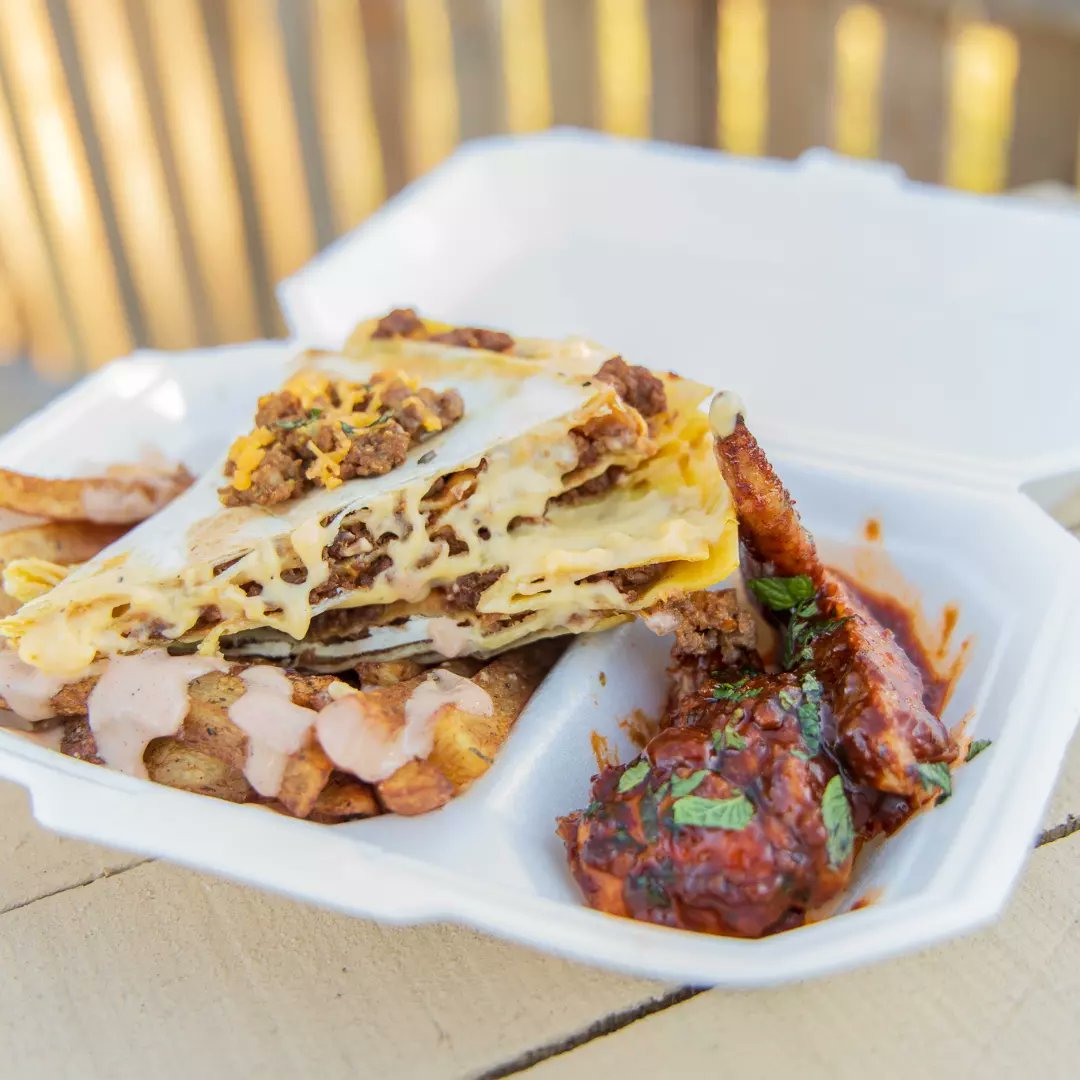 eats_meets's tweet image. Hello👋🏽, re rekisa Lijo🥺 We're based in MASERU west Qoqolosing RD &amp;amp; we deliver to your Doorstep. Call/WhatsApp us on 57756317. We are open all week!.. Kindly RT, our Next Customer might be on your TL💃. #Lstwitter