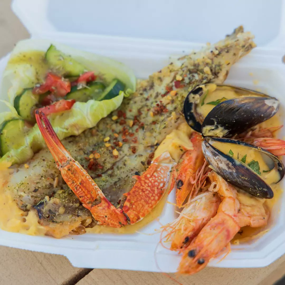 eats_meets's tweet image. Hello👋🏽, re rekisa Lijo🥺 We're based in MASERU west Qoqolosing RD &amp;amp; we deliver to your Doorstep. Call/WhatsApp us on 57756317. We are open all week!.. Kindly RT, our Next Customer might be on your TL💃. #Lstwitter