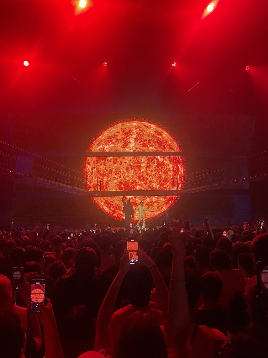 Dope93100's tweet image. Ademo et NOS qui envoi leur concert comme un Genkidama dans mon visage #PNLTOUR2022