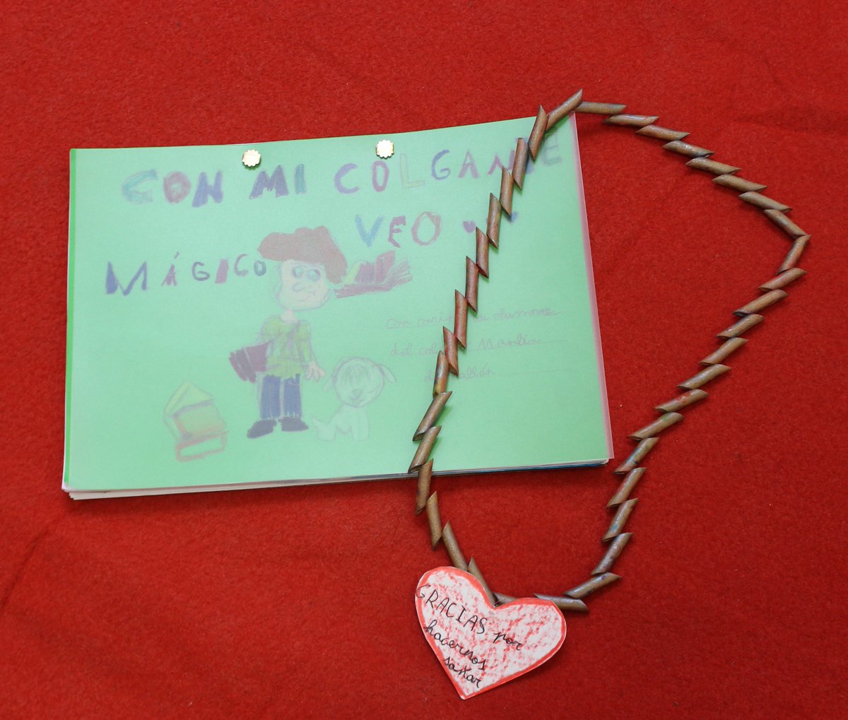 Bibliomallen's tweet photo. Nombrar a @malo_roberto  y @danith77  es distintivo de cuentos y de diversión.🤩📚 Los niños de #Mallén los conocen muy bien, son muy queridos en nuestro pueblo.
 Hoy los hemos descubierto en su faceta de #escritores, ✍️ El jueves más… 👏🙂 #lij #biblioteca https://t.co/s3zYX1uKed