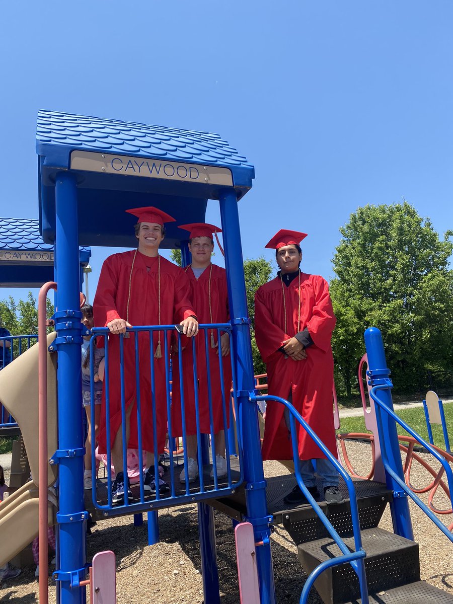 kimmott2's tweet photo. We were so excited to see our Former Caywood kids who are graduating from Dixie on June 1st!! Time passes so quickly!  Proud of our Caywood graduates! @TheKCSD @DixieHeightsHS @JamesACaywood https://t.co/ua9n58owbf