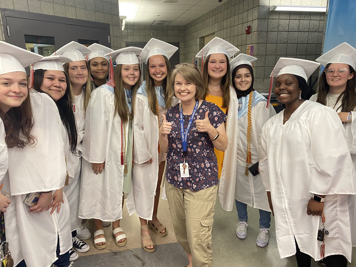 kimmott2's tweet photo. We were so excited to see our Former Caywood kids who are graduating from Dixie on June 1st!! Time passes so quickly!  Proud of our Caywood graduates! @TheKCSD @DixieHeightsHS @JamesACaywood https://t.co/ua9n58owbf