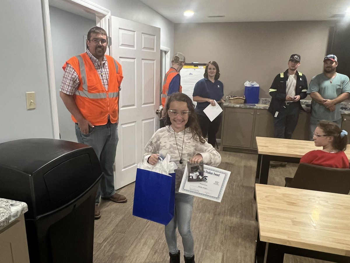 Towers_Tina's tweet photo. Innovation Winners @Sonoco_Products!  They received gift cards, a certificate and lots of Sonoco goodies @barkleybridge @HartselleSchool @jamiepdutton12 @kjared87 @c_zuck @pointerpal https://t.co/uUFv69zLMV