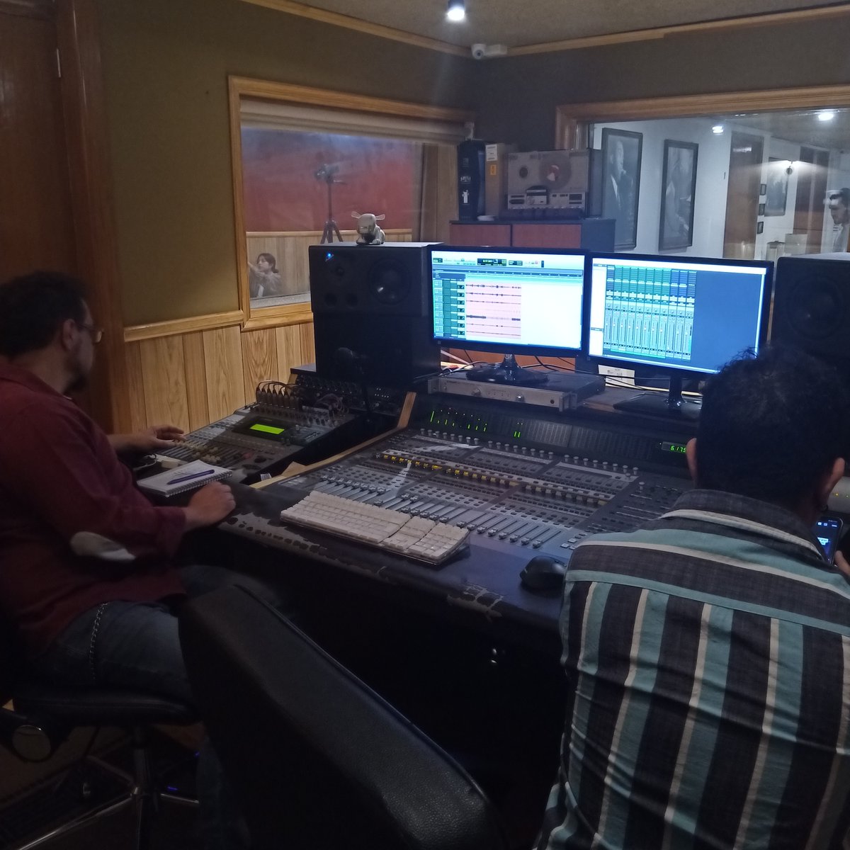 pieza_estudios's tweet image. #multitracking #livesession #newmusic #rumba 

Tremenda sesión de #grabación con el máster del tambor batá @manleylopez 🥁🐙🔥 con @ayan_sayero_ayan_asha_ilu @nereogonzalez @davidleonsmusic @pudgedrums @huizart_ 🎶🙌🏽🤯

Contáctanos y cotiza al📱📞 5540362844
#enPieza