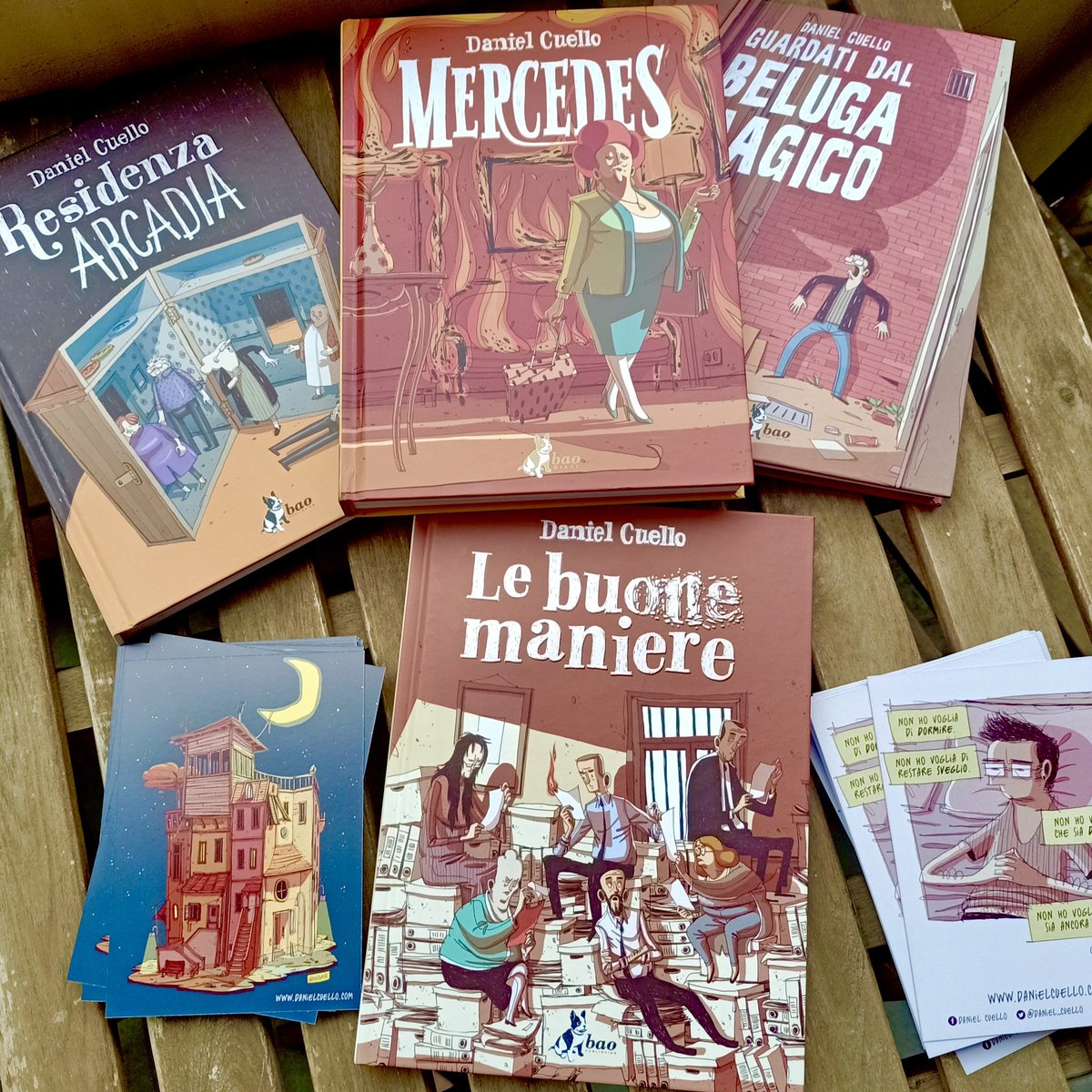 daniel_cuello's tweet photo. Domenica Andrea Castello ed io faremo una chiacchierata su Le buone maniere, il mio nuovo fumetto bla bla bla, โsta parte la sapete giร .
Che fate, venite a trovarci? Daaaaaai!
#lebuonemaniere #LBM #fumetti #comics #giocomix #cagliari #sardegna #baopublishing https://t.co/UP1wVmucxj