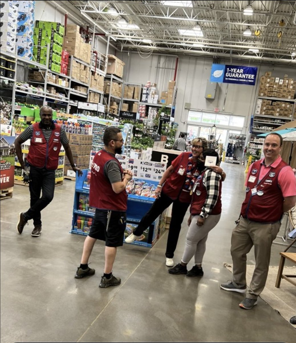 ShannonPRO1583's tweet photo. I don’t know about you but I LOVE REGIONAL WALKS! Especially the fun ones! #Lowes1583 #LowesPro1583 congrats to RoRo and Angelo receiving their awards for Great Customer Service! 💪🏼👏🏼💫 @AsverGlusac @erick_marrero11 @JoseSwayzeSoto @cag315 @ryanmack1414 @danakwaku https://t.co/nRSeBTPQVm