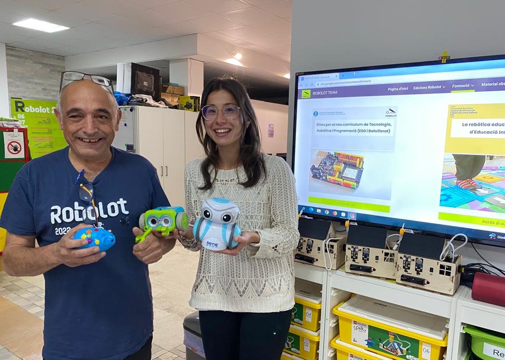 ToniMorenoRey's tweet image. Curs PRESENCIAL de ROBÒTICA a PRIMÀRIA
organitza: @iceudg @ROBOLOT.
on?: a @olotciutatedu @Innovadidactic 
Que farem?
#mouse, #botley, #spike, #edison, #scratch, #snap, #microblocks_amb_microbit , ..
Qui ho fa? l&apos;Ari , mestra de primària
INSCRIPCIONS:
👇👇
aplicacions.ensenyament.gencat.cat/pls/soloas/pk_…