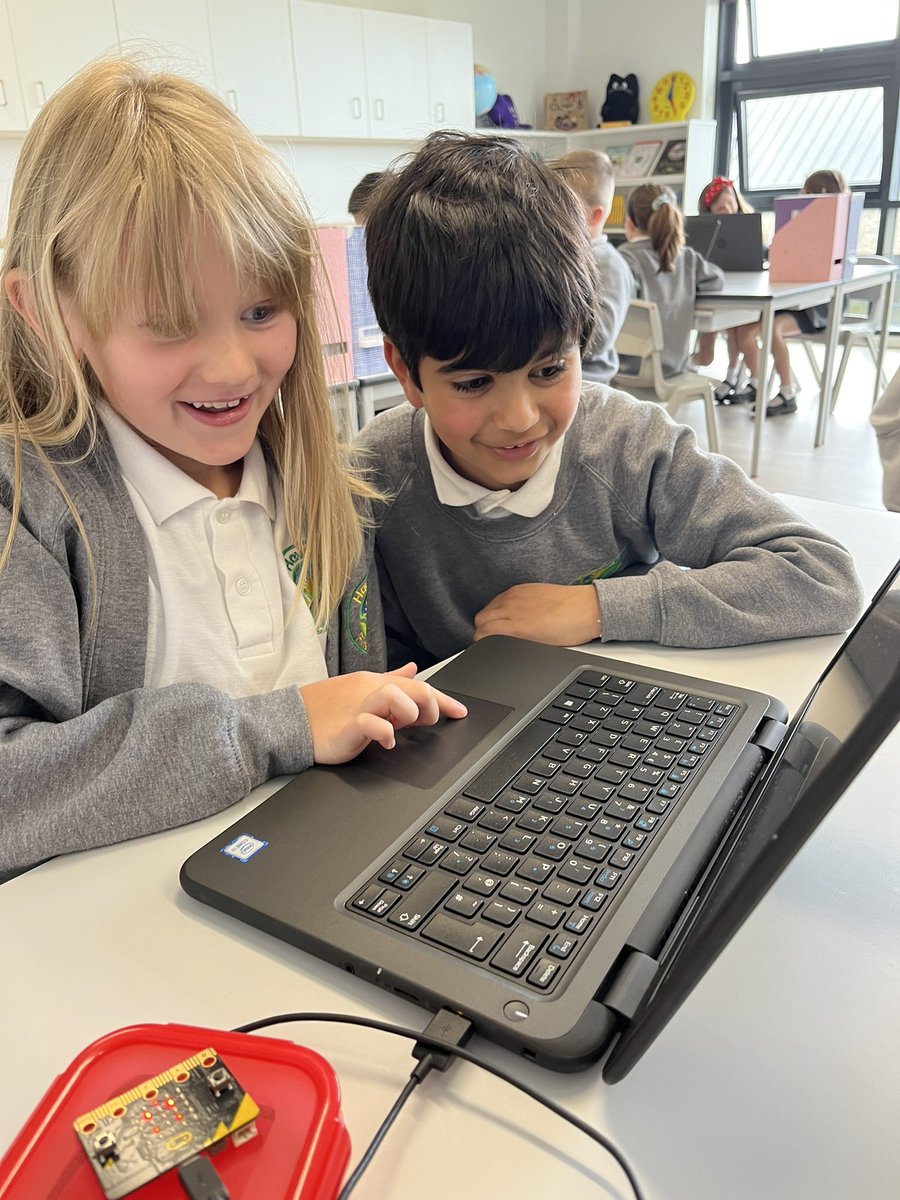 DeerClassHFS's tweet photo. Look at our faces! We had a fantastic morning with Mr Hughes from @gem_education, working with the microbits. We demonstrated teamwork, resilience and patience as we coded the programme with our friends. Thank you, Mr Hughes! 💚💻💚 https://t.co/KrOdC5Gjsm