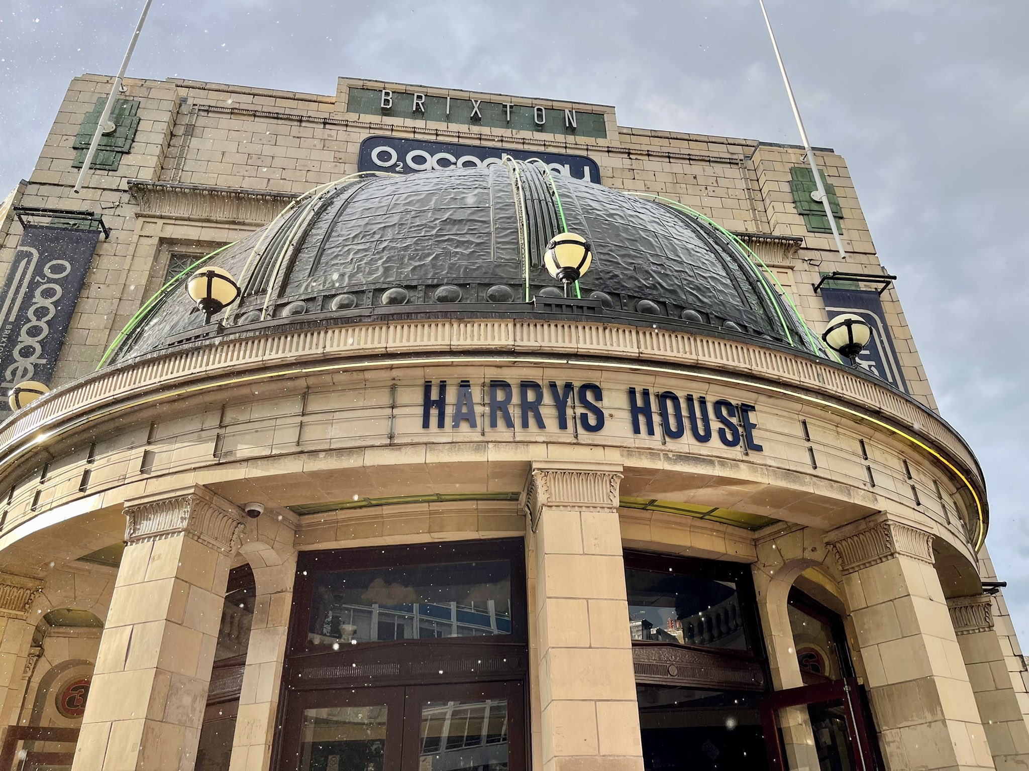 Official Charts on Twitter "Who’s at Harry Styles’ Harry’s House One