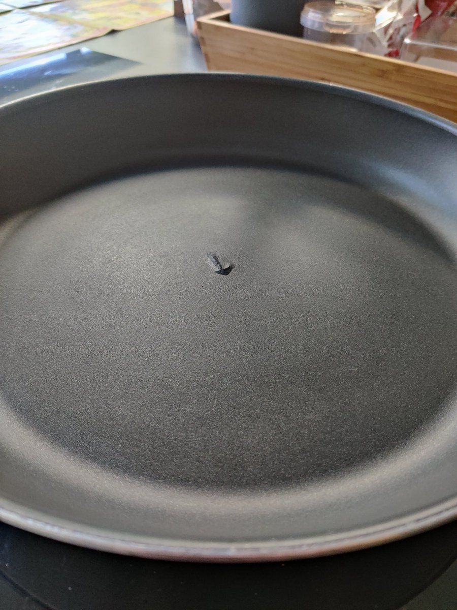 jdc27's tweet photo. @misenkitchen help. My non stick coating seems to have come away from my pan. Never used any metal utensils or scourers when cleaning. Any idea what's happened? https://t.co/3NEU5vkvZ2