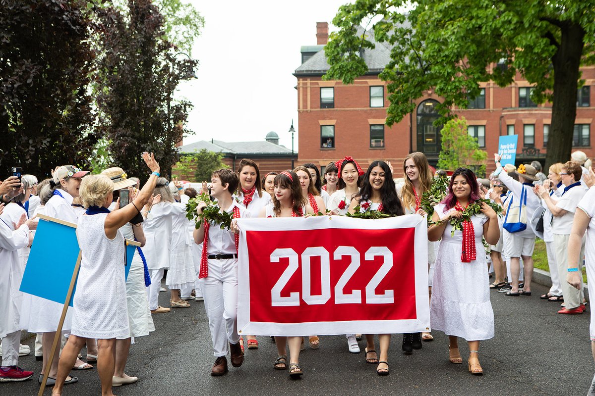 mtholyoke's tweet image. Senior Week '22 was one for the books! What was your favorite moment? Comment down below! #MHC2022 #ForeverShallBe
🎓💙🦁