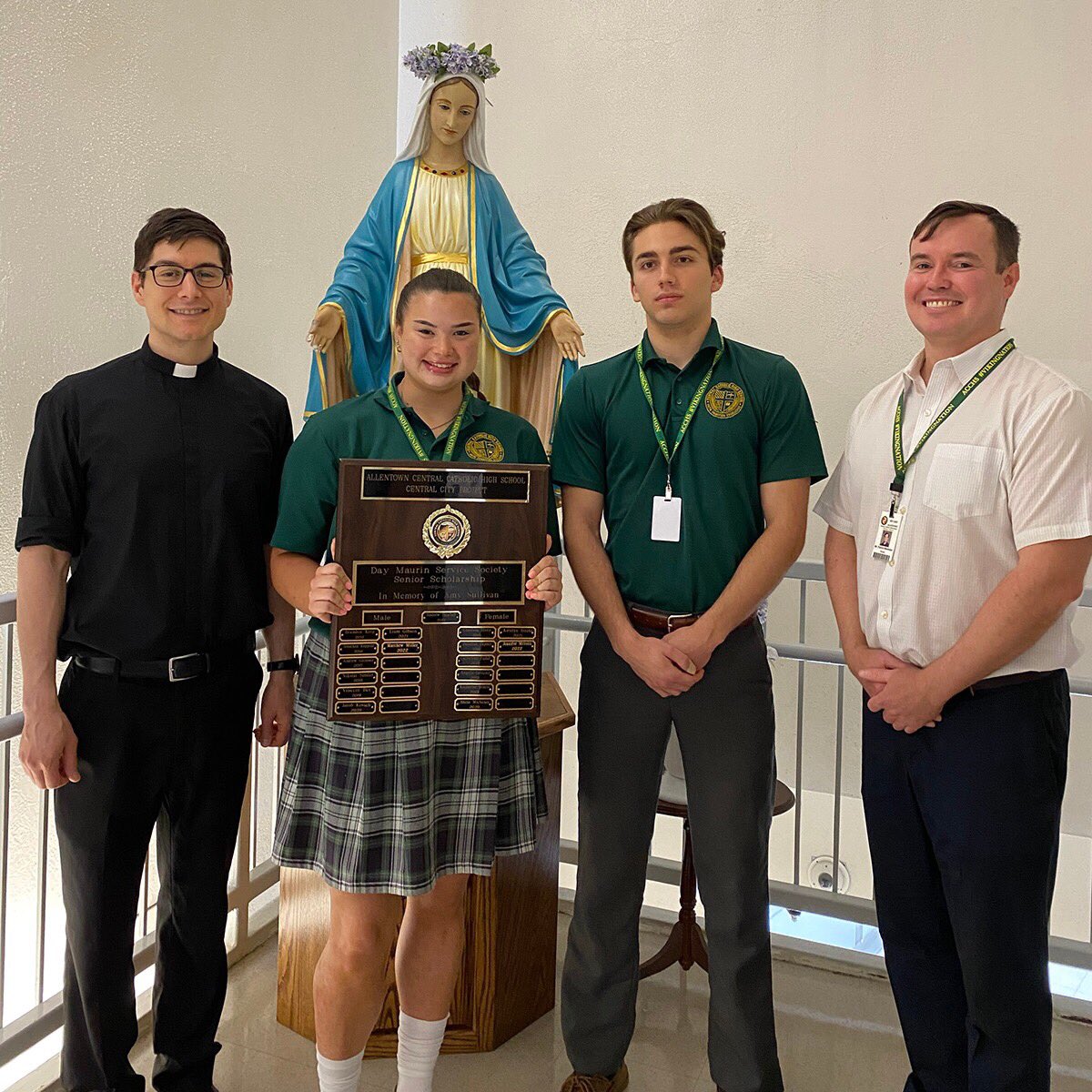 ACCHSVikings's tweet image. #VikingProud Congrats to our 2022 Day Maurin Senior Scholarship recipients, Jennifer Millisits and Matthew Miller who committed to 150+ services hours during their four years at ACCHS. Scholarships awarded annually in memory of Amy Sullivan. #FaithTraditionExcellence 💚🤘💛