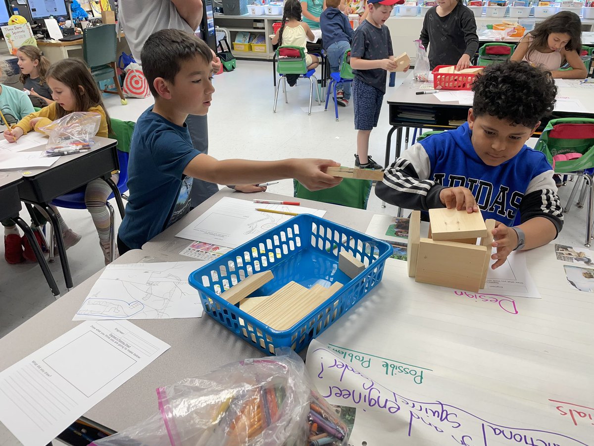 ObenTech's tweet image. Designing a squirrel obstacle course to install near our favorite TR tree with Mr. Agostini @OBENSchools @McelweeTami